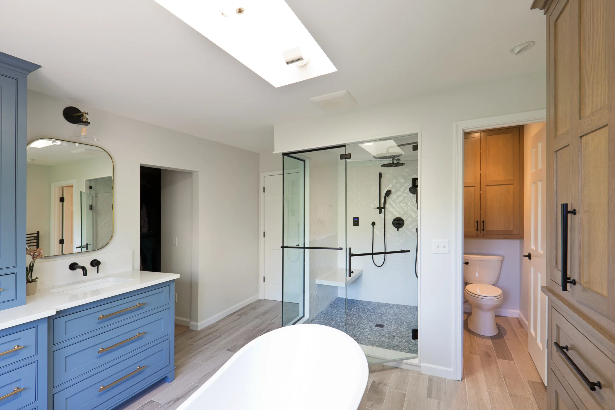 modern-bathroom-featuring